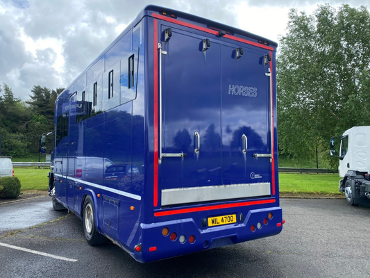 Volvo FM330 4x2 Horsebox (2017)