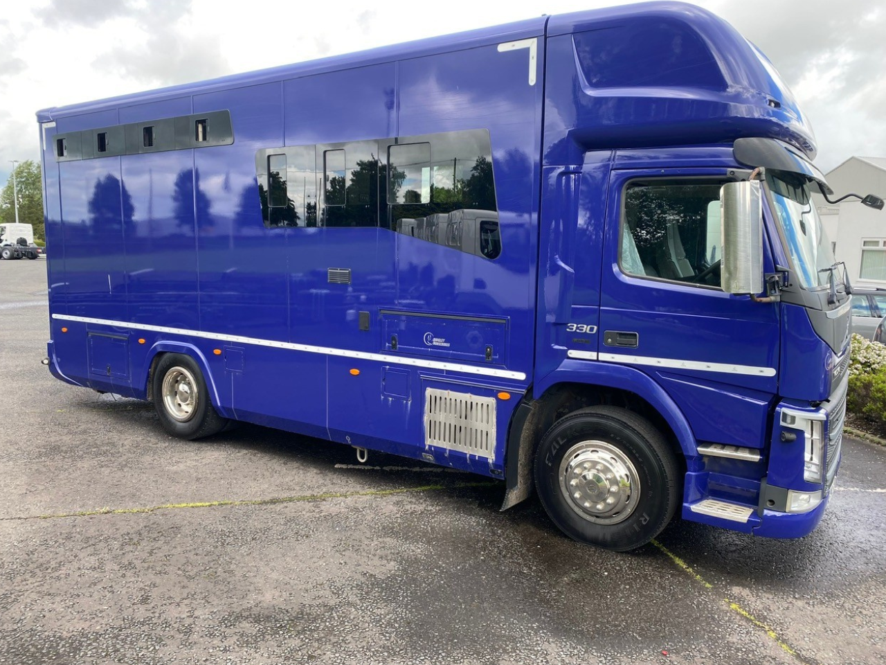Volvo FM330 4x2 Horsebox (2017)