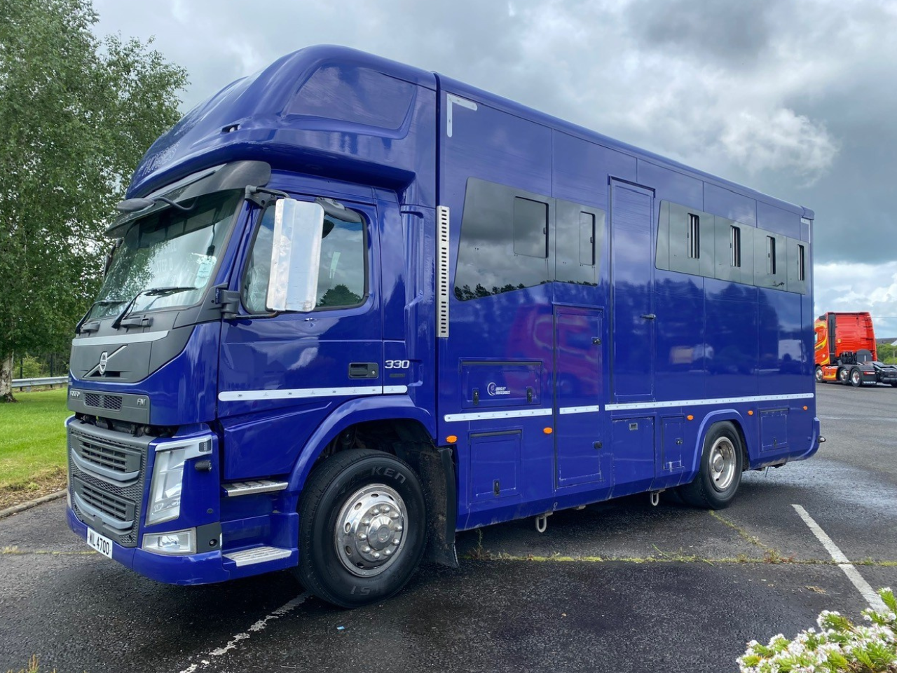 Volvo FM330 4x2 Horsebox (2017)