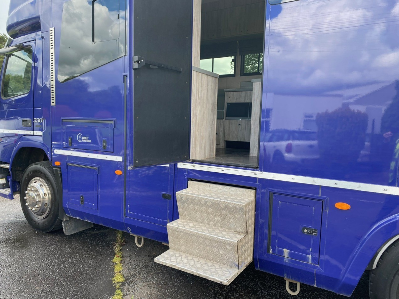 Volvo FM330 4x2 Horsebox (2017)
