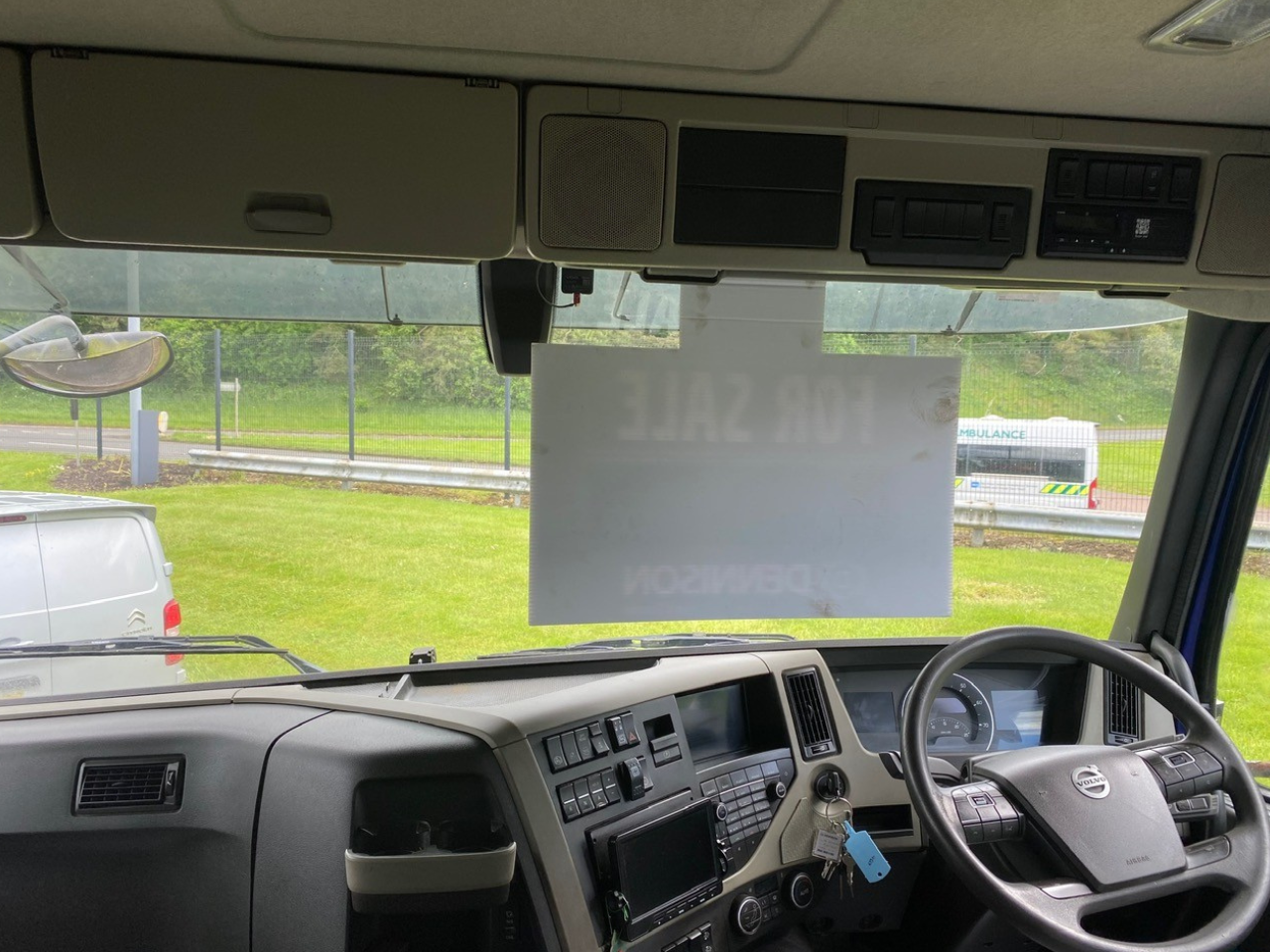 Volvo FM330 4x2 Horsebox (2017)