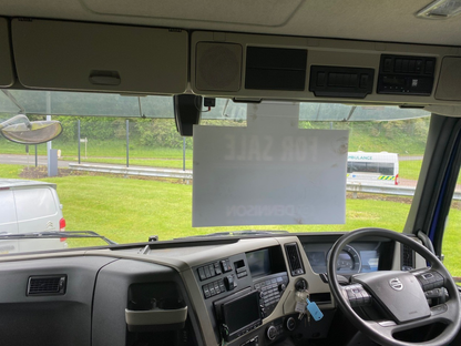 Volvo FM330 4x2 Horsebox (2017)