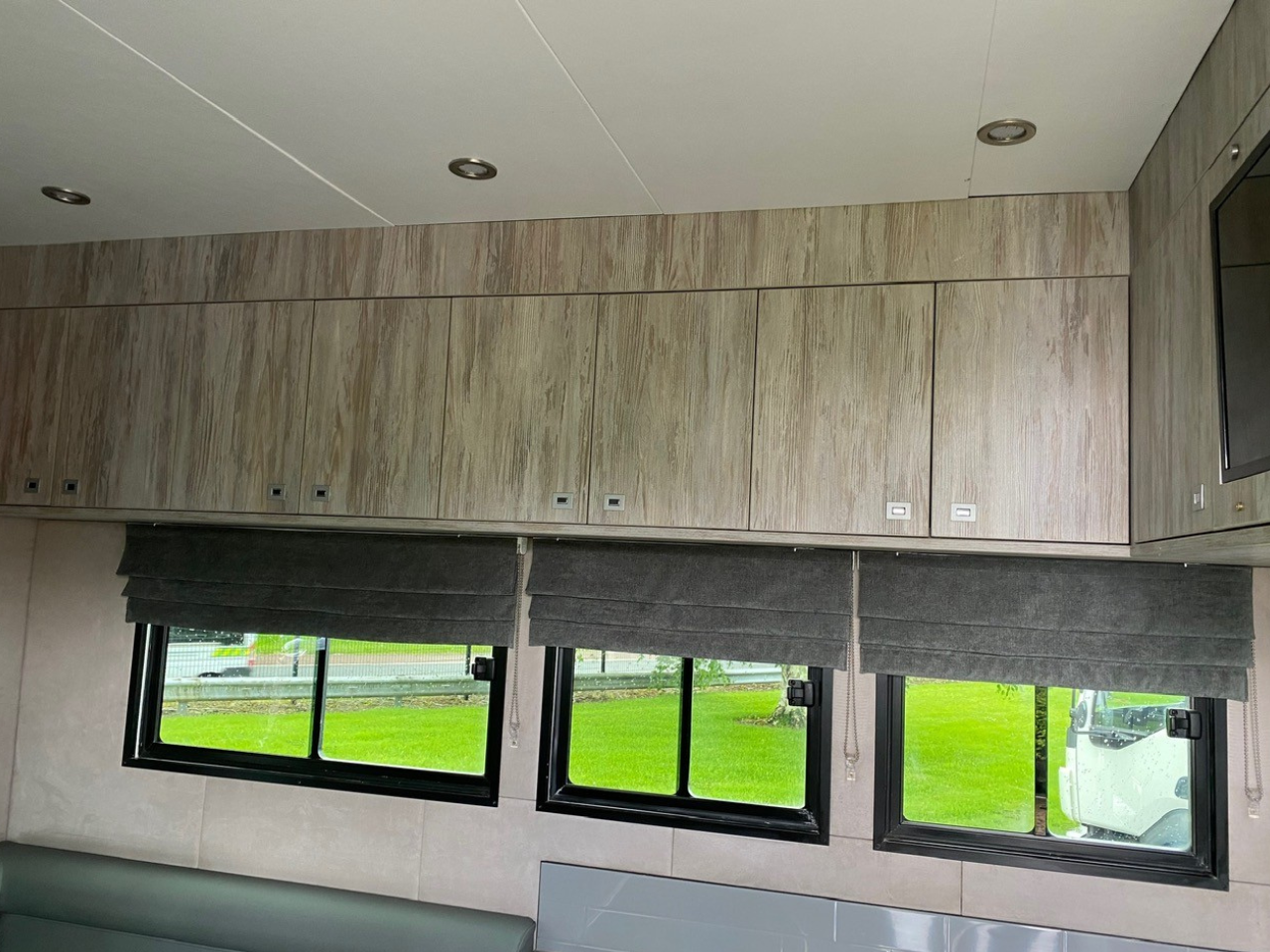 Volvo FM330 4x2 Horsebox (2017)